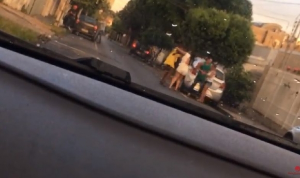 Vdeo mostra mulheres brigando aps sair de balada em Cuiab; veja