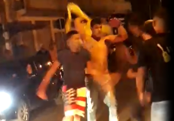 MMA-ringá: pedestres gravam pancadaria na saída de bar em Maringá; VÍDEO 
