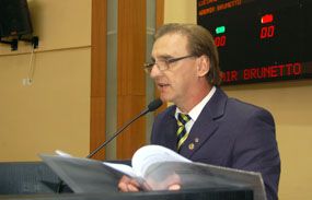 Brunetto critica frgil liderana do lder do governo na Assembleia de Mato Grosso