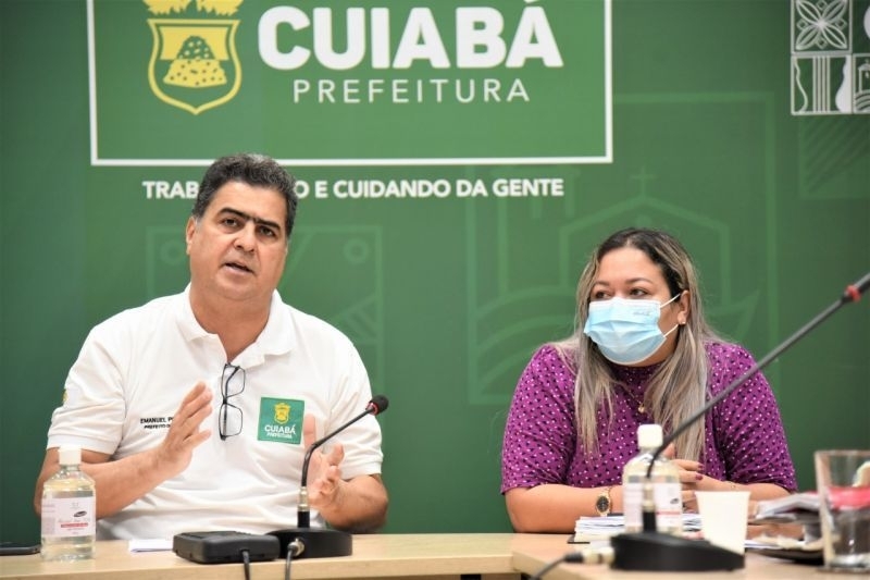 Em meio  presso poltica, secretria de Sade entrega cargo a Emanuel; substituto  mdico ortopedista