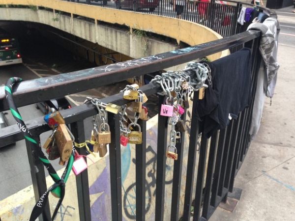 Cadeados foram colocados na Praa do Ciclista, na Avenida Paulista