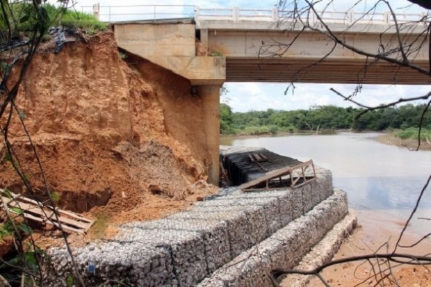 Trs meses aps interdio por risco de desabamento, ponte sobre rio Coxip ser liberada