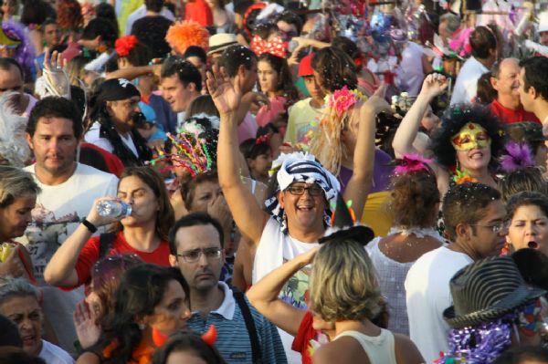Consumo de lcool aumenta no carnaval, veja dicas de como curtir a folia sem prejudicar a sade