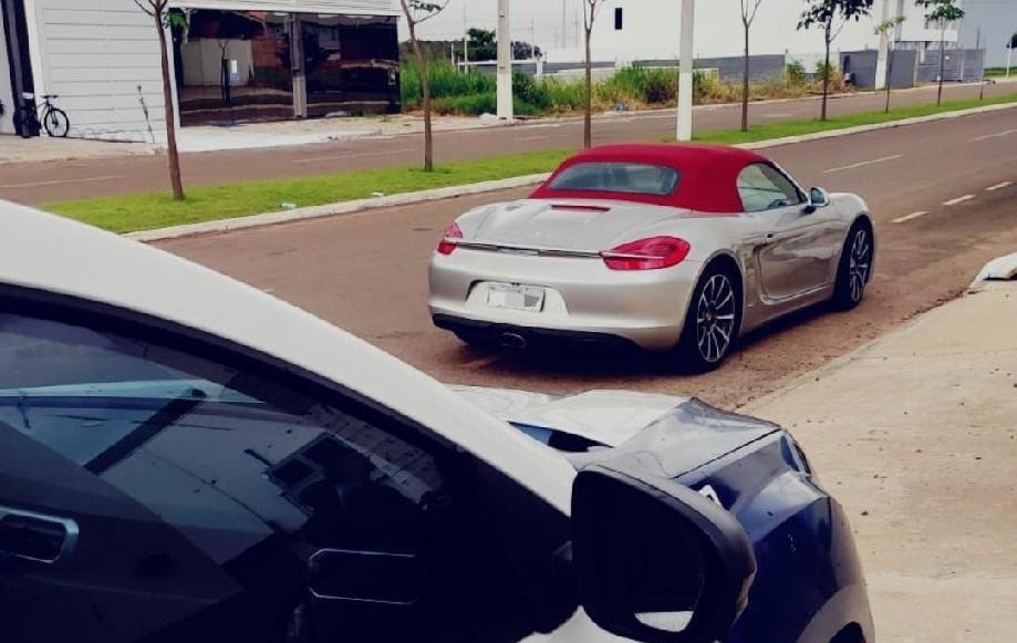 PM prende dois suspeitos e recupera Porsche avaliado em R$ 400 mil que foi furtado da Ciretran