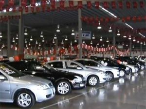 Decretos que reduzem IPI de carros e IOF sobre crdito so publicados