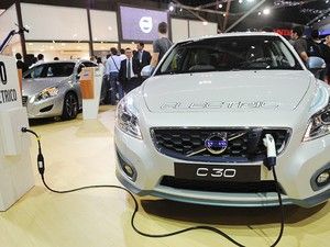 Volvo testa sistema que abastece carro eltrico em menos de 2 horas