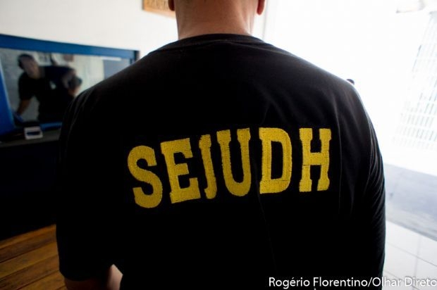 Bandidos disparam contra casa de agente penitencirio de madrugada