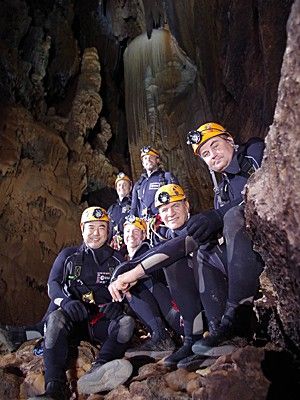 Astronautas treinam em cavernas da Itlia como preparao para o espao