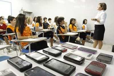 Projeto de Lei prev regras ao uso de aparelhos celulares em sala de aula