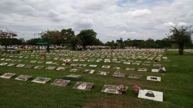 Parte do cemitrio Parque Bom Jesus  interditada e novos sepultamentos proibidos