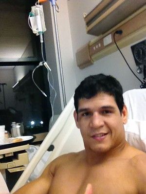 Cezar Mutante posta foto que tirou no hospital