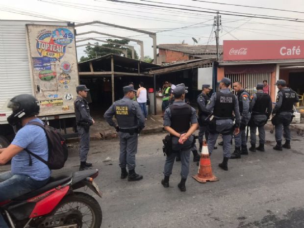 Ao desocupa comerciantes de tradicional mercado de peixe em Cuiab;   veja fotos 