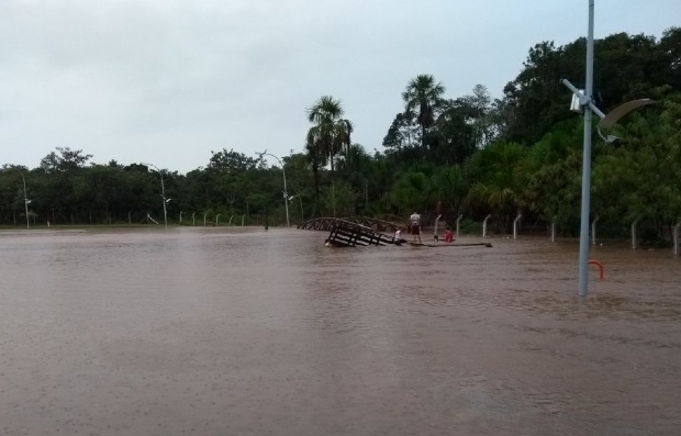 ​Chuva intensa provoca alagamentos em cidade no interior;  veja fotos 