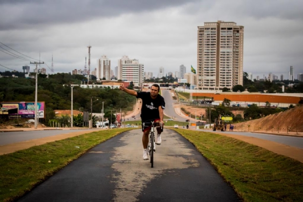 Em fase final, moradores e comerciantes j usufruem de ciclofaixa na Estrada da Chapada