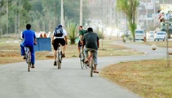 Ciclistas ganham ciclovia de R$ 20 mi mas disputam espao com pedestres