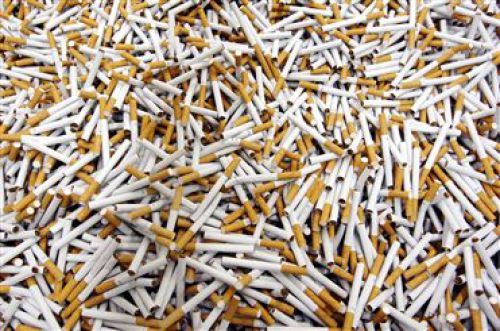 Policiais apreendem duas mil carteiras de cigarro e diversos produtos