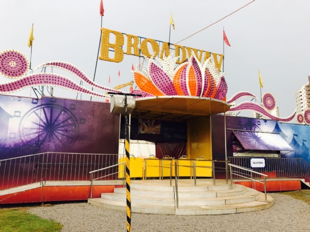 Trapezista despenca de 20 metros de altura durante apresentao em circo