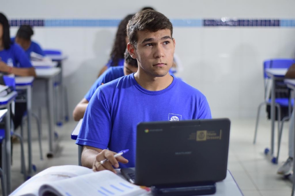 Mais de 48 mil chromebooks foram disponibilizados a estudantes de Mato Grosso