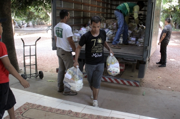 Cinco toneladas de alimentos chegam  Pastoral do Migrante que abriga 68 venezuelanos