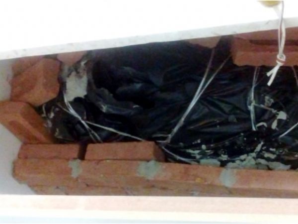 Corpo da mulher estava em saco plstico em urna debaixo da pia em Campinas