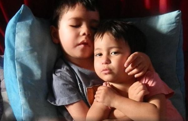 Carlos Eduardo, de 4 anos, e Ana Carolina, de 2, tm leucodistrofia metacromtica