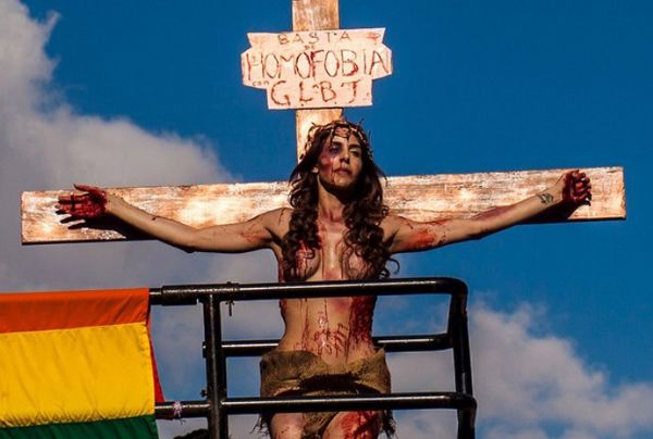 Cristo 'viralizou' - crucificao LGBT, onda conservadora e ao no STF