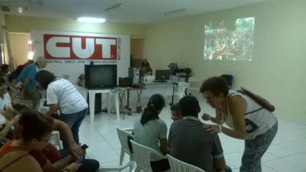 Sem protestos previstos para hoje, Cut se rene com movimentos sociais para debater futuros atos em favor de Dilma
