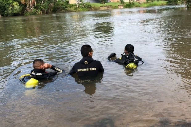 Homem e criana de 11 anos morrem aps se afogarem no rio Cuiab