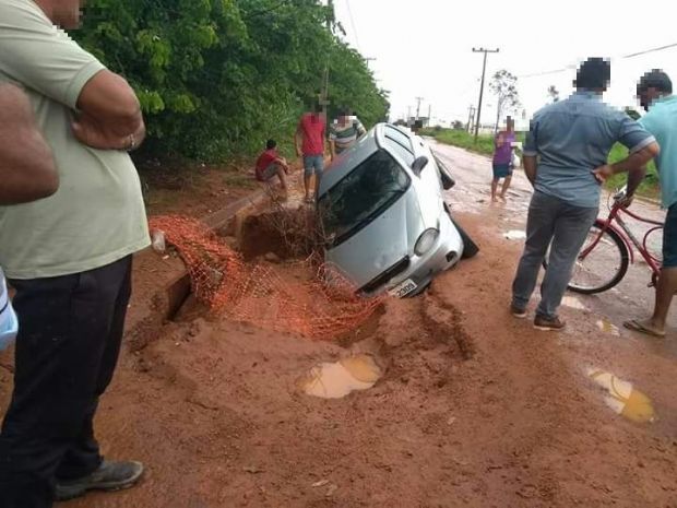 Tempestade provoca prejuzos em veculos em MT; Inpe prev chuva para a semana inteira