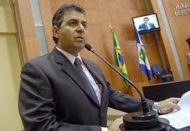 O deputado barra-garcense vive uma crise no PMDB