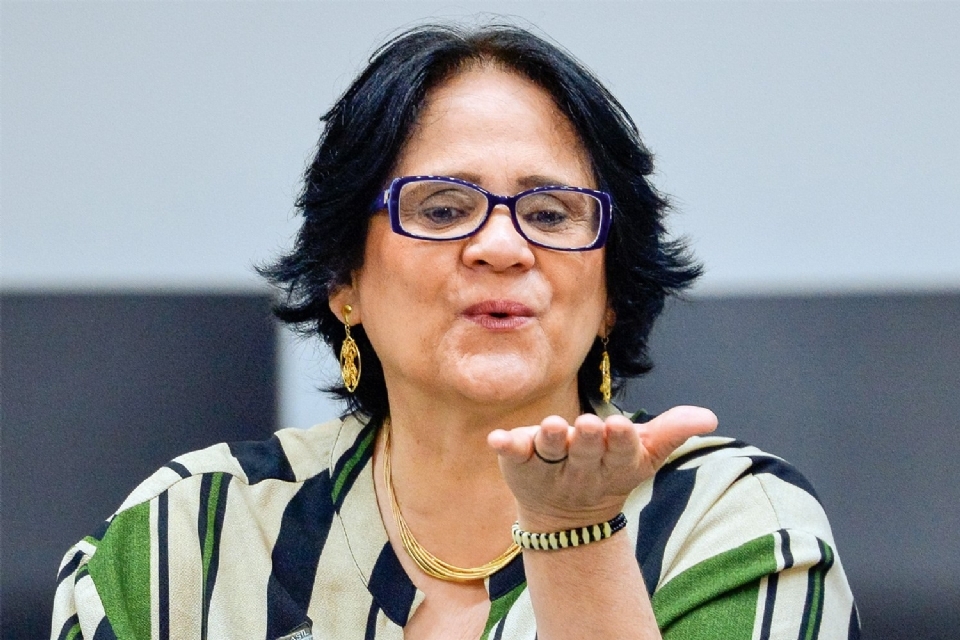 Ministra Damares Alves visita Barra do Garas para falar sobre proteo s crianas indgenas