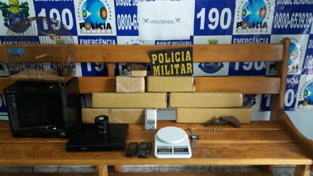 Idosa  presa pela PM suspeita de comandar boca de fumo