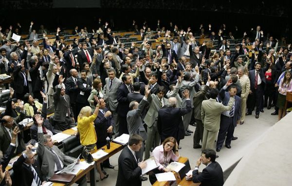 Sistema de lista fechada no agrada deputados federais mato-grossenses