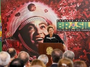 Dilma Rousseff homenageia artistas durante cerimnia de entrega da Ordem do Mrito Cultural