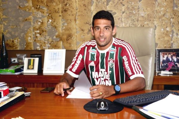 Confirmado: Diego Souza assina e ser o camisa 10 do Flu em 2016