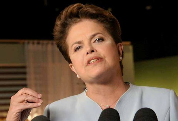 Dilma veta parte da 'Lei dos Royalties' e reserva dinheiro para rea da educao