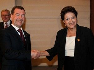Primeiro-ministro da Rssia vem ao Brasil e reune-se com Dilma e Temer