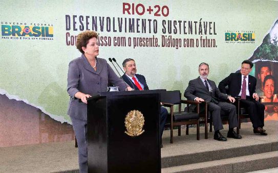 Dilma chama ministros para elogiar Rio+20, apesar de crticas