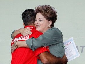 Dilma diz a estudantes que 'no  mole' ser presidente