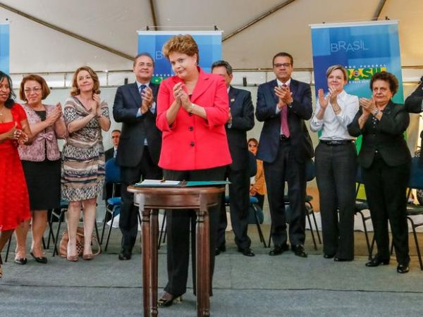 Dilma sanciona MP que garante herana de licenas de txi