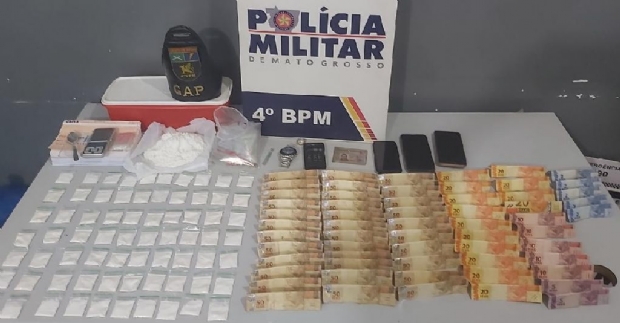 PM prende casal que entregava drogas a domiclio aps encontrar 70 pores de cocana