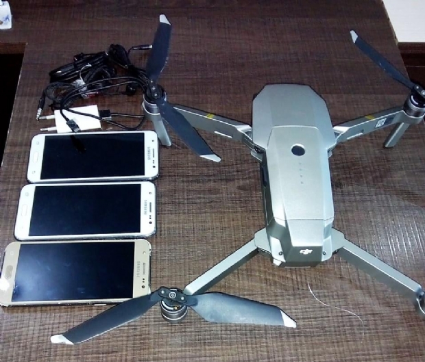 Agentes prisionais interceptam drone 'carregado' com trs celulares; suspeitos escaparam