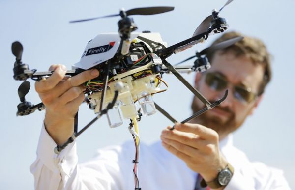 Cientistas criam drone capaz de coletar gua de rio para anlise