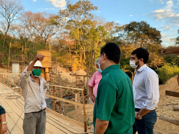 Prefeito vistoria obra de ponte sobre o Crrego do Moinho que interligar bairros das regies Leste, Sul e Norte