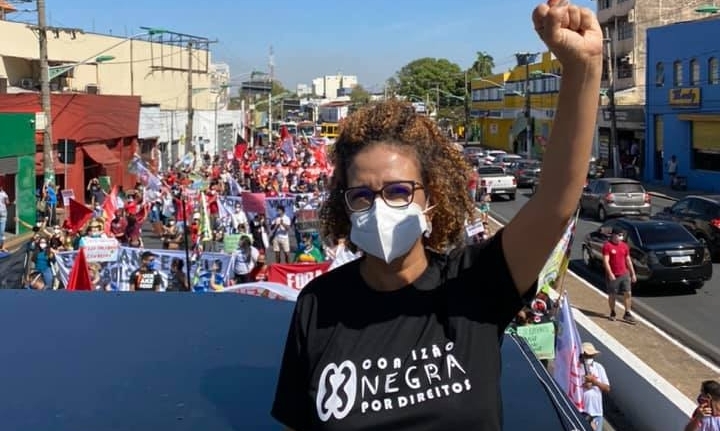 Omisso do Governo Federal no enfrentamento  pandemia  criminoso, diz vereadora em ato contra Bolsonaro