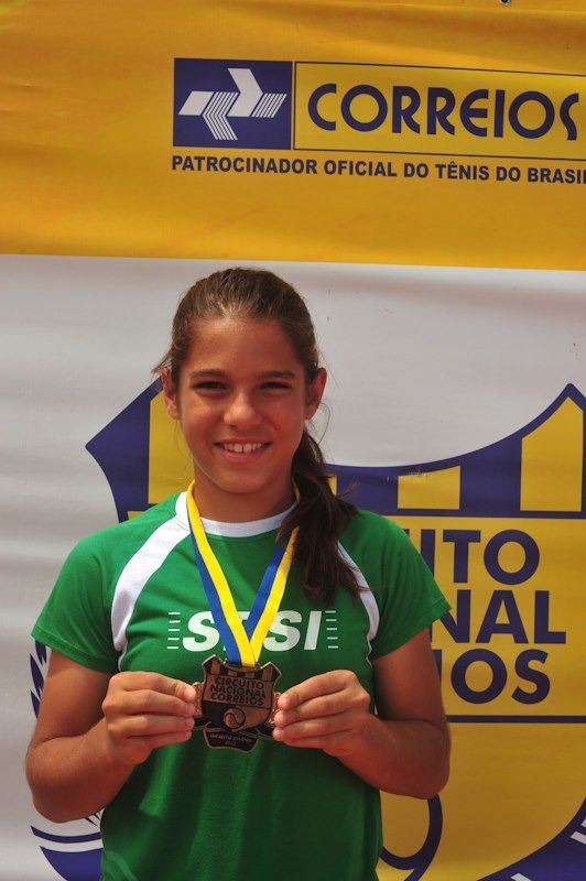 Tenista Eduarda Ferreira de MT  segunda colocada em Braslia