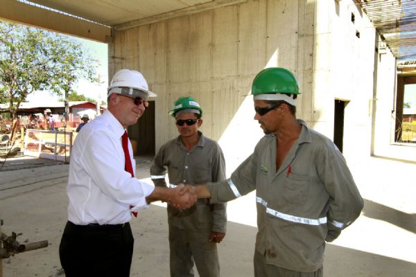 Embaixador da Alemanha, Wilfried Grolig visita obras da Arena Pantanal