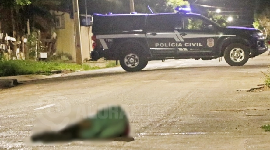Homem  executado no meio da rua com seis disparos de arma de fogo