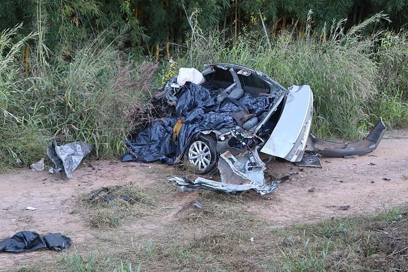 Polcia Rodoviria identifica quatro vtimas em acidente entre Civic e carreta na BR-163