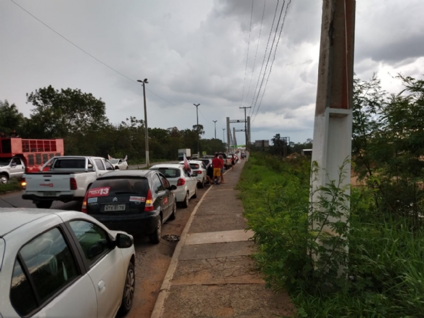 s vsperas da eleio, apoiadores de Haddad fazem carreata pela capital mato-grossense;  fotos e vdeo